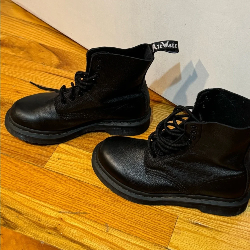 ALL BLACK Dr Martens Pascal mono 🥾